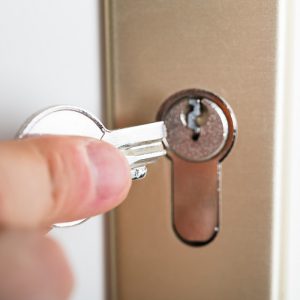 Cách xử lý ổ khoá tủ sắt bị kẹt